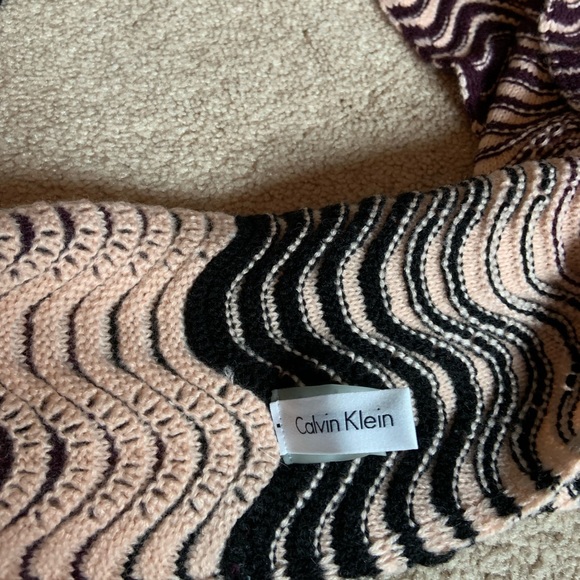 Calvin Klein Infinity Scarf - Picture 3 of 3